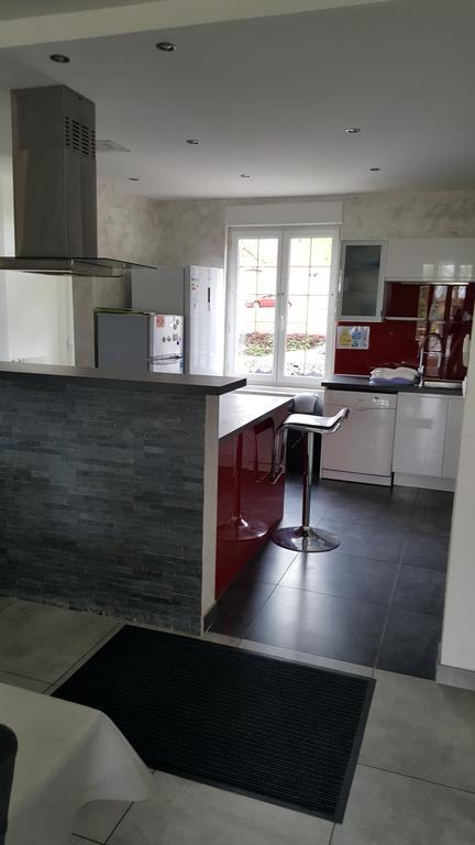 Chambres Individuelles Avec Cuisine Commune Tilloloy Exterior foto